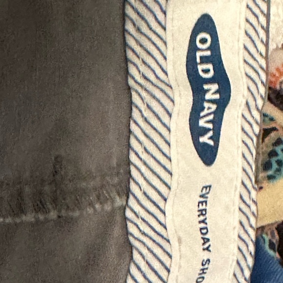 Old Navy Everyday Shorts - Picture 4 of 4
